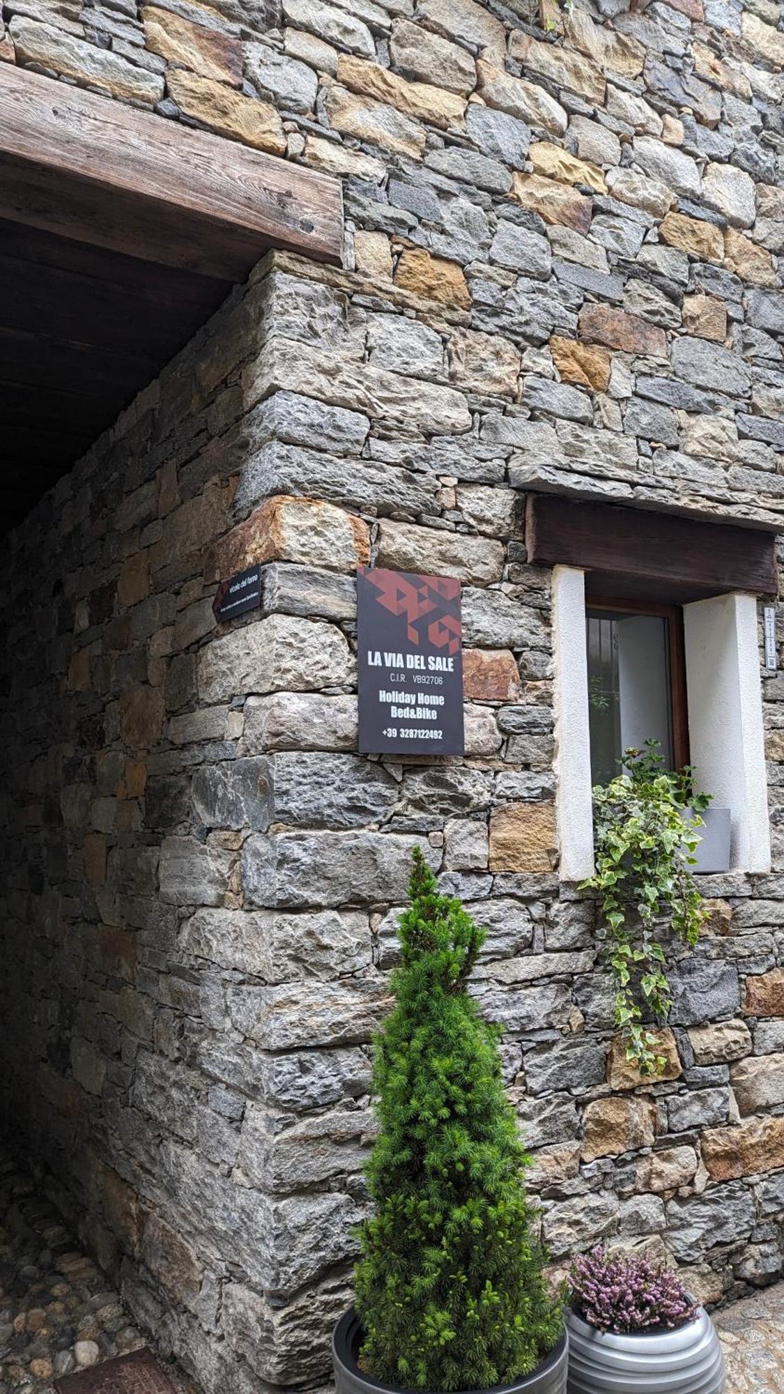 La Via Del Sale Accommodations Holidays Domodossola Bagian luar foto